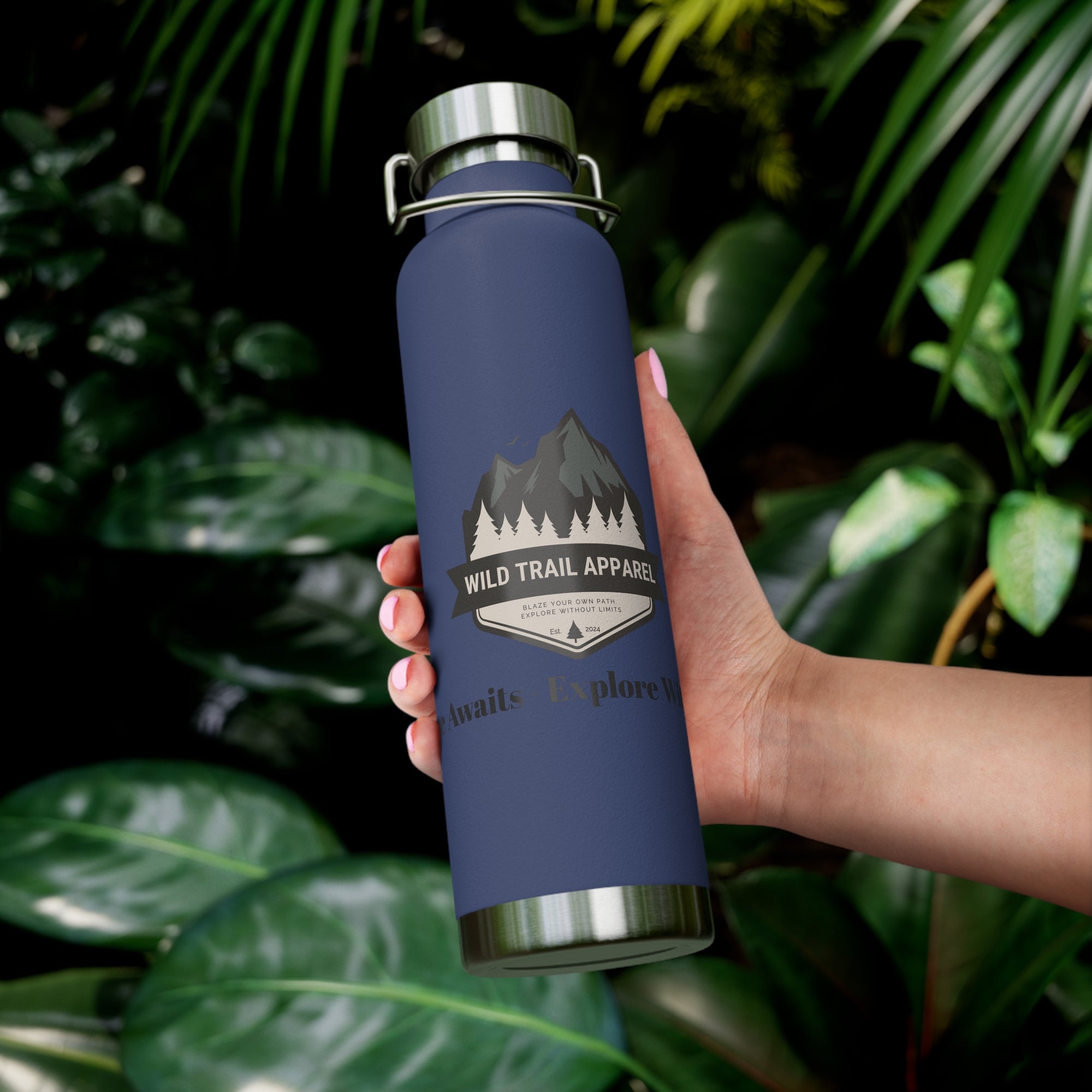 Stay hydrated on every adventure with WildTrail Apparel's Insulated Bottle – Copper Vacuum. Keeps drinks hot or cold for hours in a sleek, durable design. Eco-friendly and perfect for on-the-go!